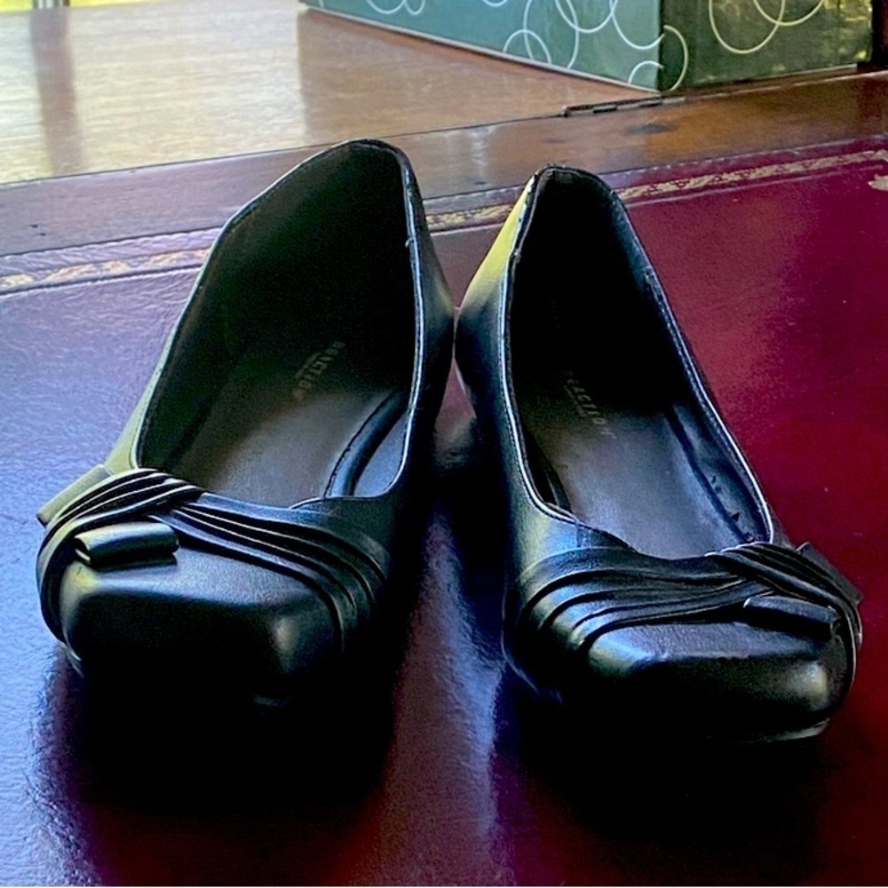 Modern Bow Flats Detail Kenneth Cole NEW! Never Worn Size 8 - Picture 2 of 6